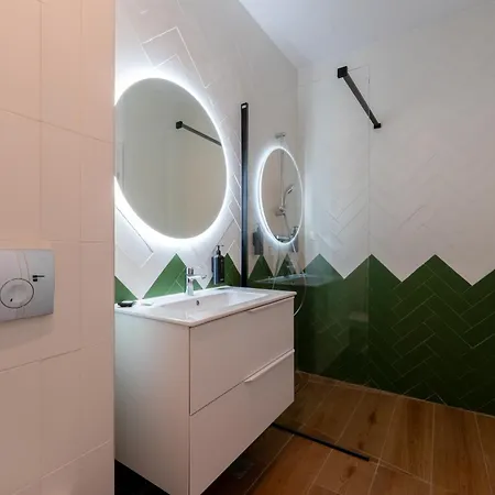 Emax Homes- Axxis Nova Апартаменты