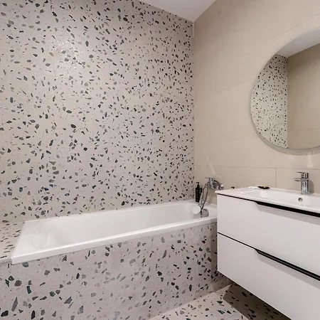 Emax Homes- Axxis Nova Нэводари