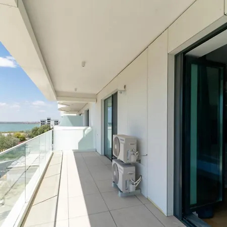 Emax Homes- Axxis Nova Апартаменты