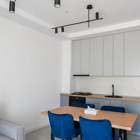 Emax Homes- Axxis Nova Апартаменты *