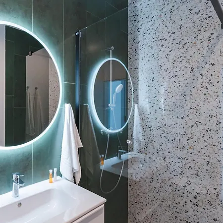 Emax Homes- Axxis Nova Apartment *