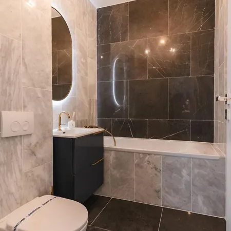 Emax Homes- Axxis Nova Apartmán *