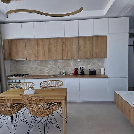 Emax Homes- Axxis Nova Apartman *