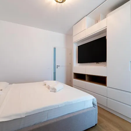 Emax Homes- Axxis Nova Apartmán *