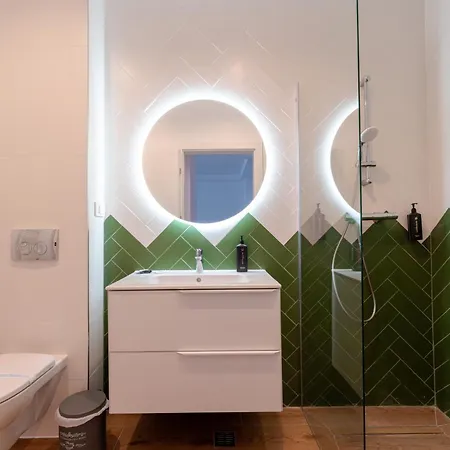 Emax Homes- Axxis Nova Apartmán *
